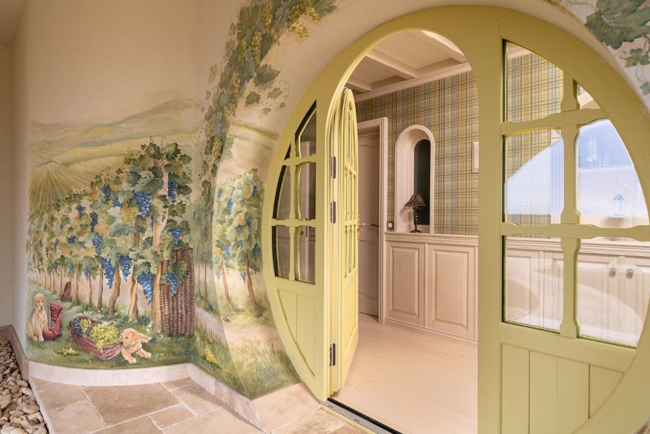 Casa Timis - Wellness & Spa Resort Chitorani Bagian luar foto A door in a hobbit hole