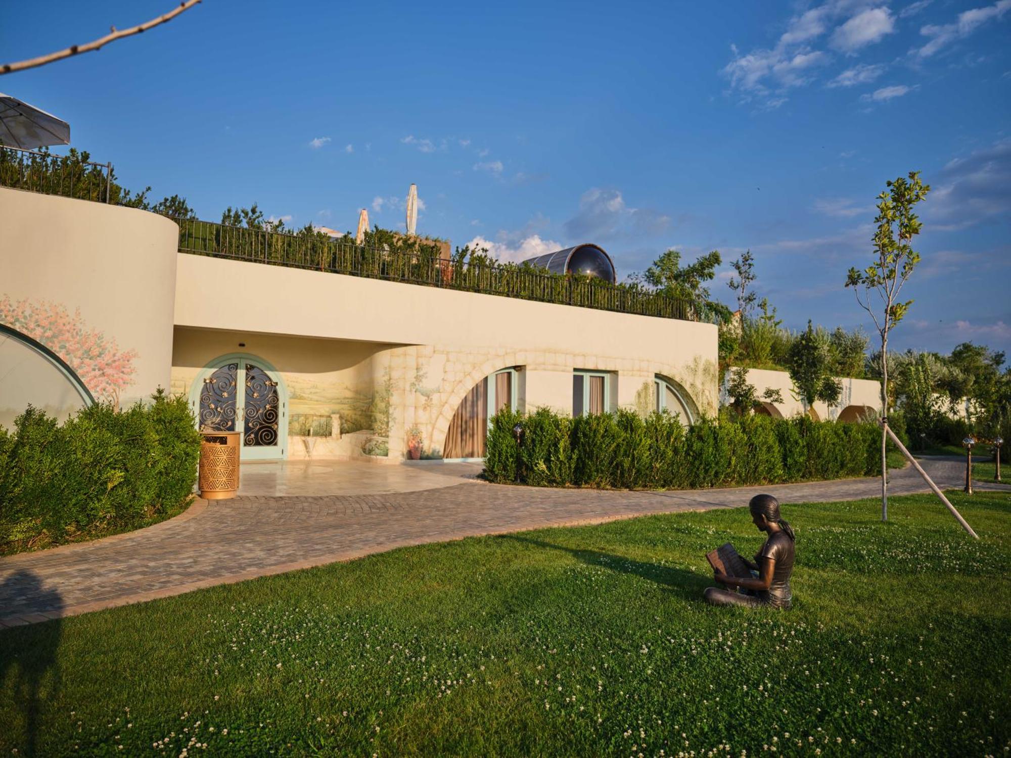 Casa Timis - Wellness & Spa Resort Chitorani Bagian luar foto The new building of the museum