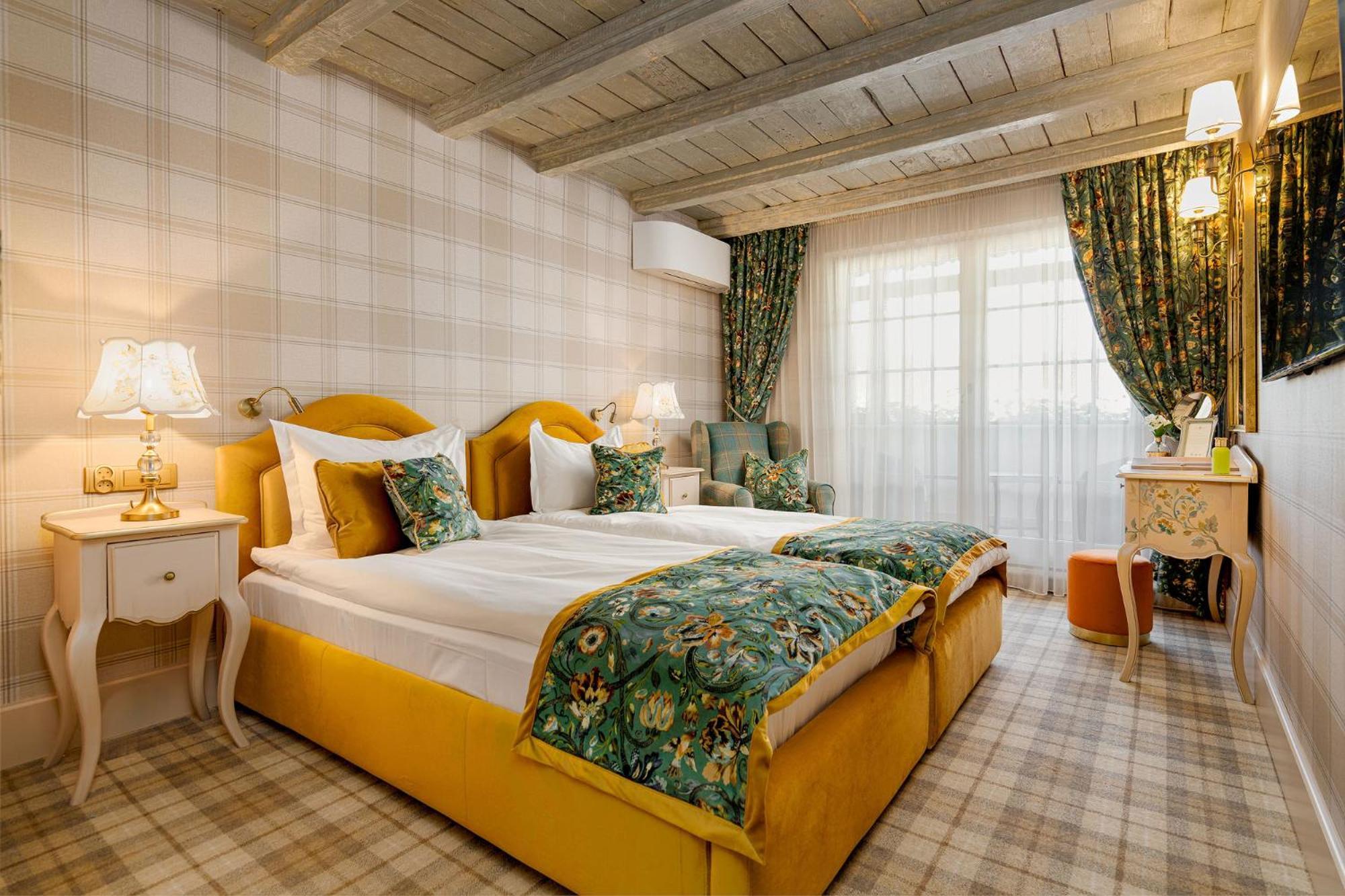 Casa Timis - Wellness & Spa Resort Chitorani Bagian luar foto A room at the hotel